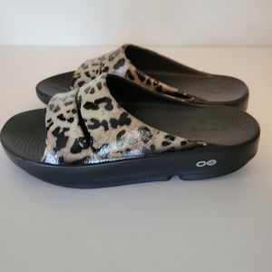 Oofos OoAhh Limited Black Cheetah Slides Women's 9 Men's 7 NEW